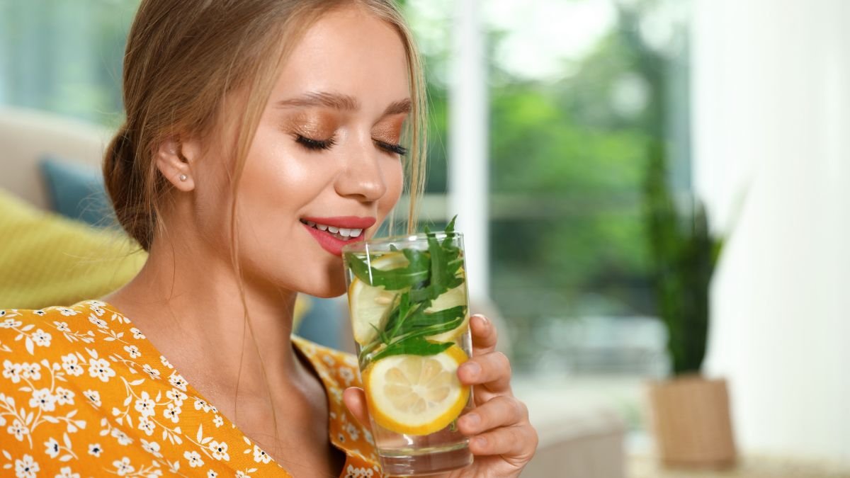 Água com Limão para Emagrecer: Funciona Mesmo? Como e Quando Tomar?