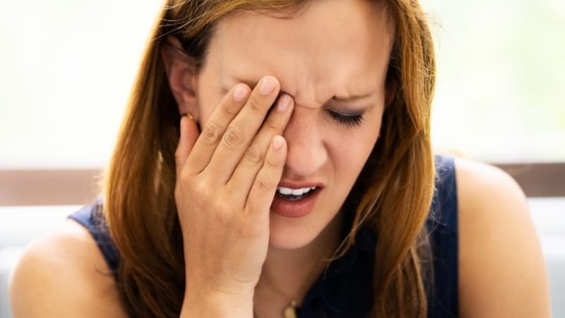 👁️ Dor no Olho ao Piscar: O Que Pode Estar Por Trás