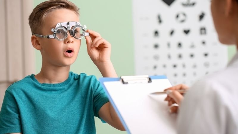 👶👁️ Astigmatismo em Crianças: Como Pode Afetar o Aprendizado e Quando Procurar Avaliação