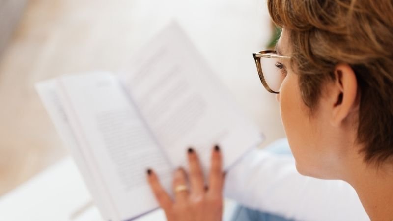 👓🔬 Presbiopia: Por Que a Visão Piora Após os 40?