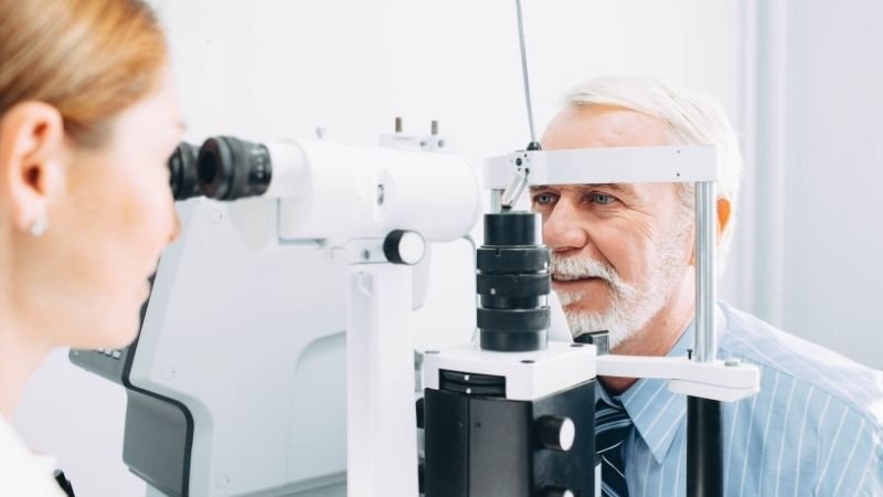 Artrite Reumatoide e Olhos: Por Que a Doença Pode Causar Secura, Dor e Inflamação?